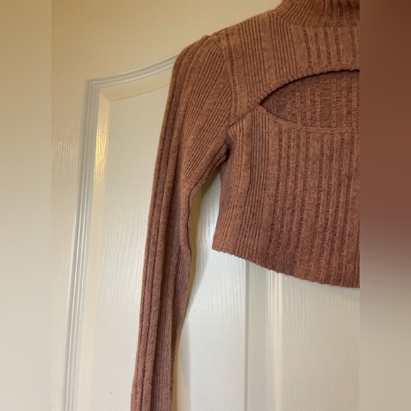 Shein Dusty Pink Cut Out Crop - Picture 3 of 4